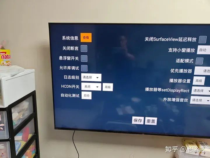 网友发帖称，自己的电视机在息屏休眠状态时，居然持续保持着 1-5M/s 的上传速度，直至断掉电源才停止上传