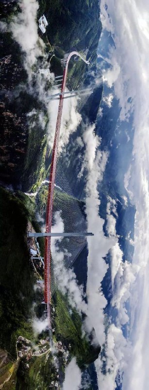 “世界第一高桥”（桥面距水面或谷地的垂直距离）北盘江大桥，这座桥跨越黔滇两省交界的北盘江大峡谷