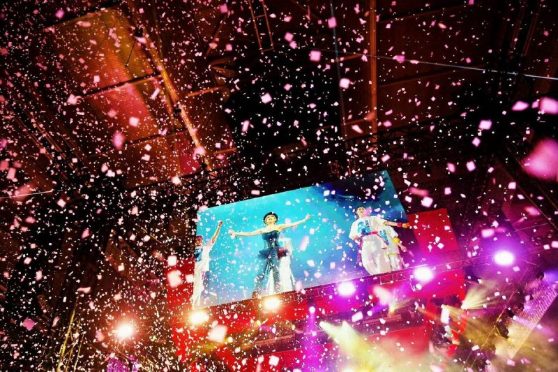 滨崎步在上海完成没有观众的演出滨崎步 ins发布了这场没有观众的上海演唱会演出的官方照片