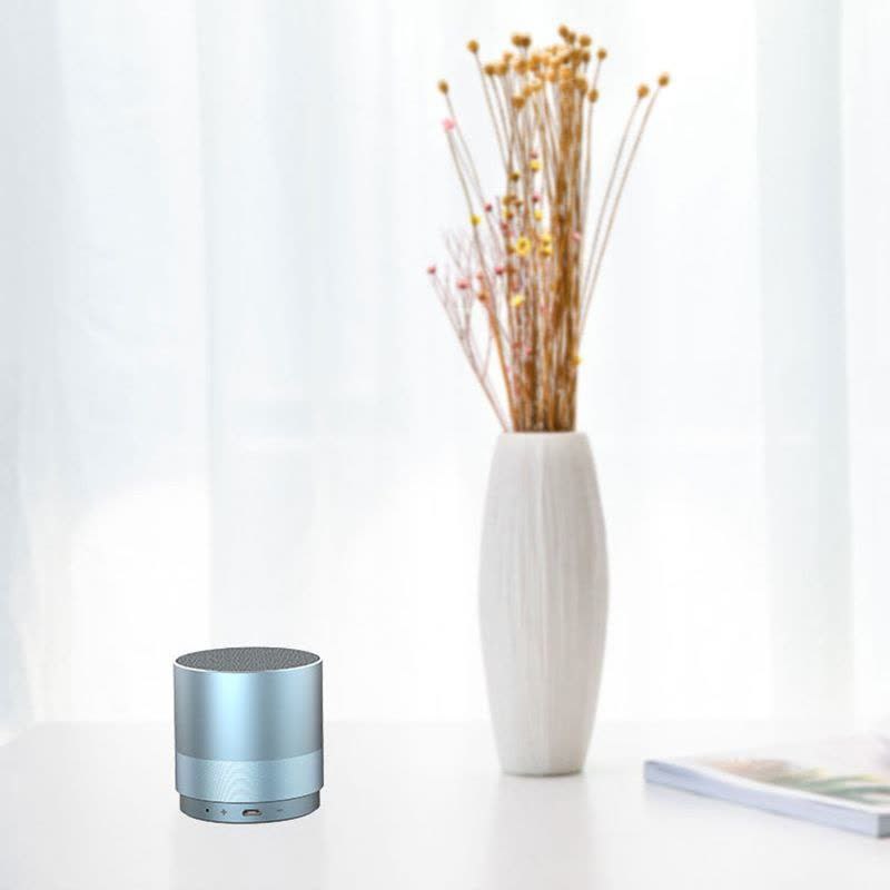 #互联网迷惑事件有一年公司活动，发了个纪念品，ipuda E12蓝牙音箱，这个音箱看起来很简洁，整个机身没有按钮，旋转式开关